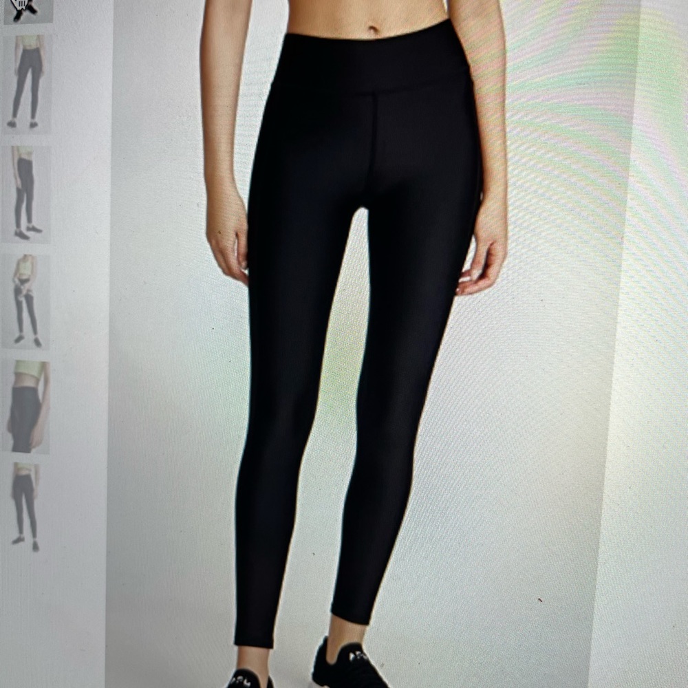 Shiny and lightweight black leggings